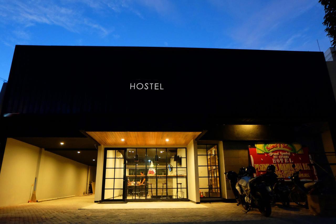 Zen Hostel Gubeng Station Сурабая Экстерьер фото